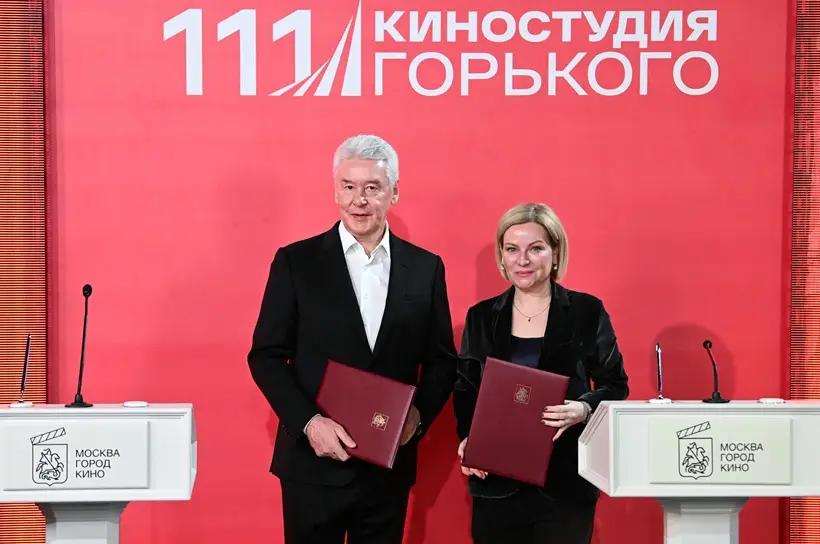 Собянин и Любимова подписали соглашение о сотрудничестве в области кинематографии и организации мероприятий. Фото. © РИА Новости. Максим Блинов