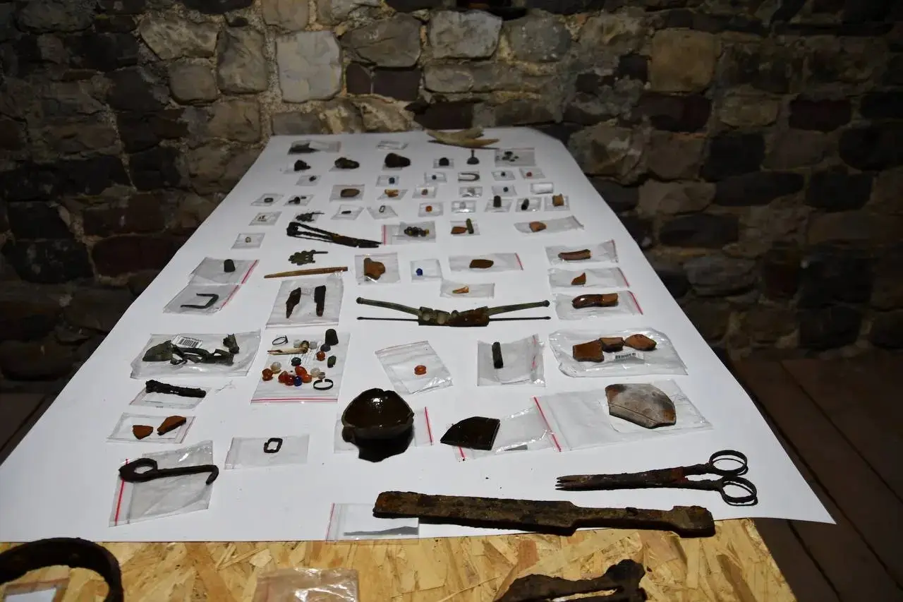 Археологи выяснили назначение необычных находок в ингушских башнях. Фото. © Школа каменщиков-реставраторов 