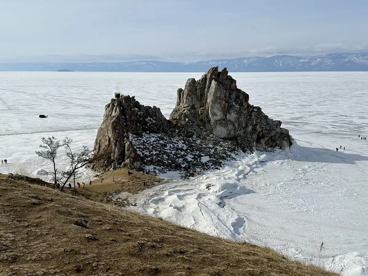 Смертельный лед: безопасны ли экскурсии по Байкалу зимой. Фото. © 