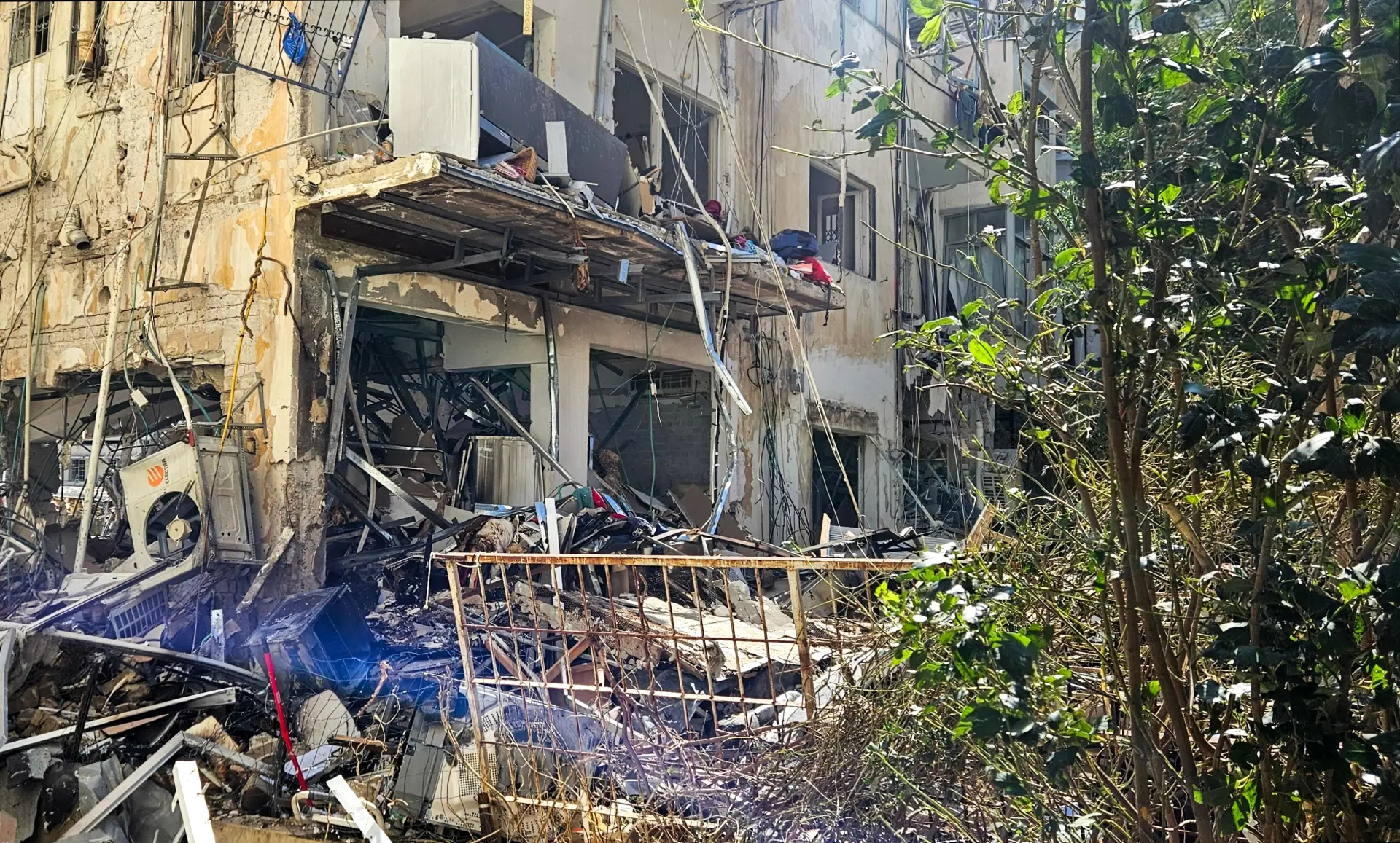 МИД рекомендовал россиянам не ездить в Иран и Израиль. Фото. Разрушения в Тель-Авиве в результате ракетной атаки со стороны Ирана. © РИА Новости