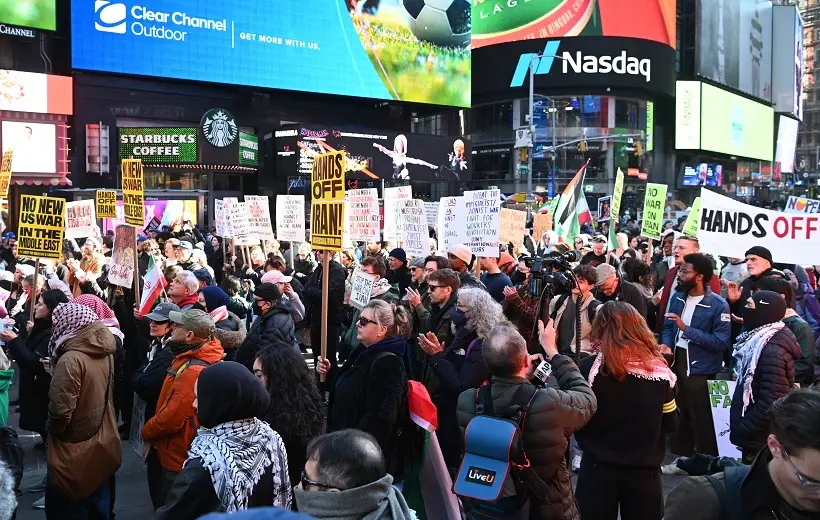 Акция против ударов по Ирану в Нью-Йорке. Фото
