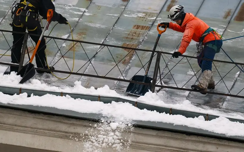 Более 10 случаев повреждения кровель произошло в Удмуртии за две недели из-за погоды. Фото. © РИА Новости. Алексей Даничев