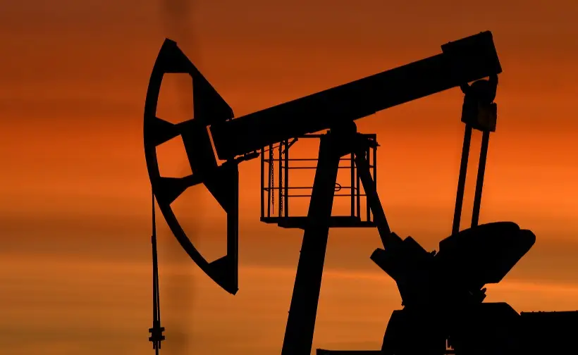 Ближневосточные страны на фоне переполненности нефтехранилищ приступили к сокращению добычи. Фото