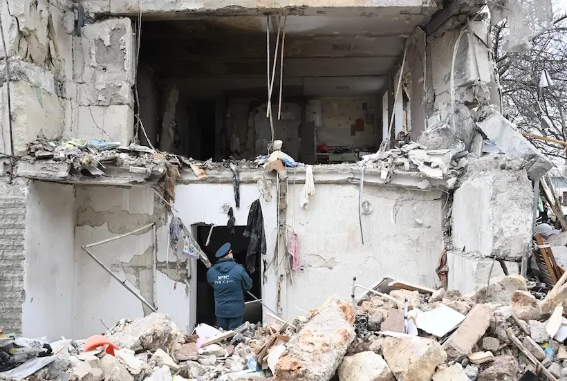 СК завел дело о незаконном приобретении взрывного устройства после взрыва в доме в Севастополе. Фото. © РИА Новости. Константин Михальчевский