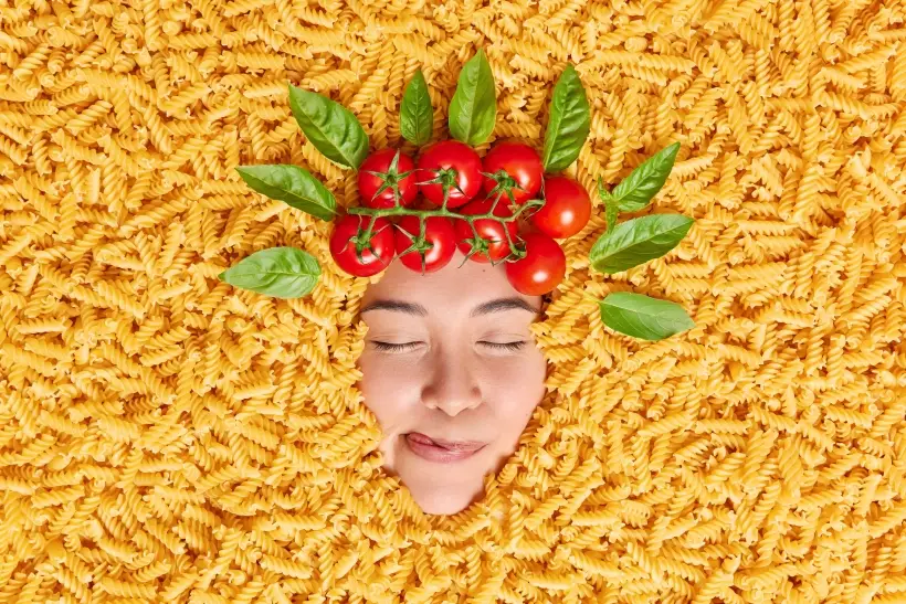 Примерно так представляли себя зрители, увидевшие сюжет BBC про урожай спагетти и решившие выращивать макароны на своих участках. Фото