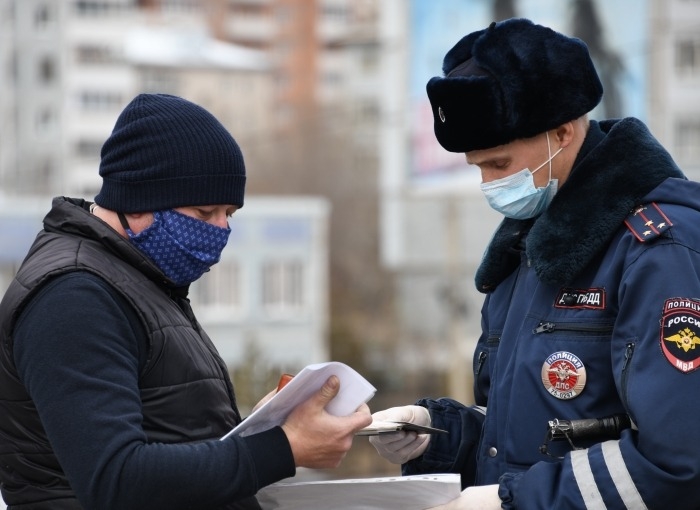 Нарушители самоизоляции в Петербурге могут лишиться зарплат и больничных