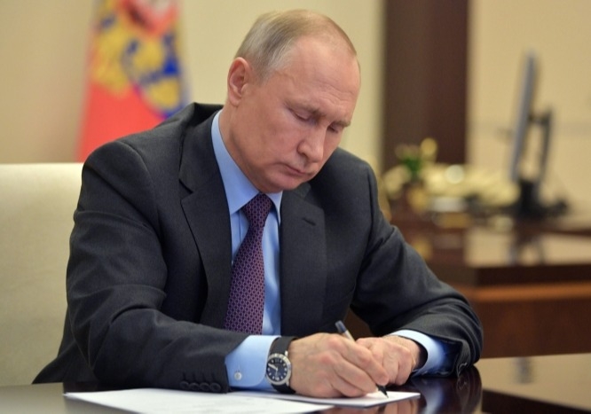 Путин подписал закон о дистанционной продаже безрецептурных лекарств