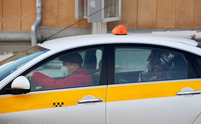 Спрос на такси, занимающихся доставкой продуктов, резко вырос в Алтайском крае