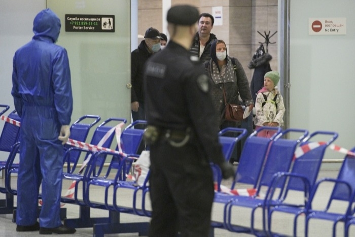 Перевозки через аэропорты РФ упали на 95%