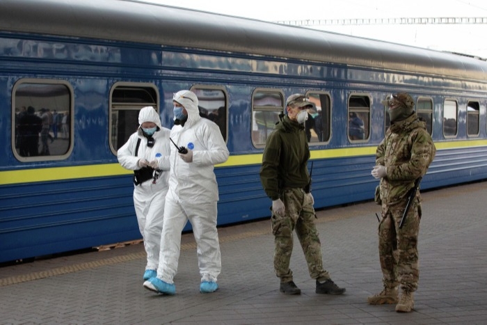 Спецпосты появятся на свердловских вокзалах для контроля прибывающих из Москвы