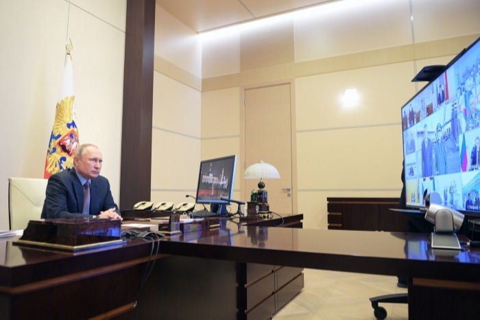 Путин призвал минимизировать негативное влияние эпидемии на доходы граждан