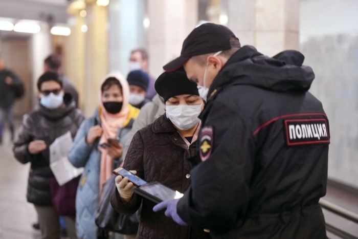 Собянин: ограничения в Москве снимать не будут, пока количество заразившихся COVID-19 растет