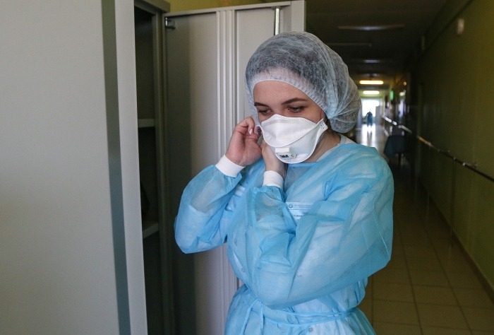 Борющимся с COVID-19 медикам в Ленобласти дополнительно выплатят до 80 тыс. рублей