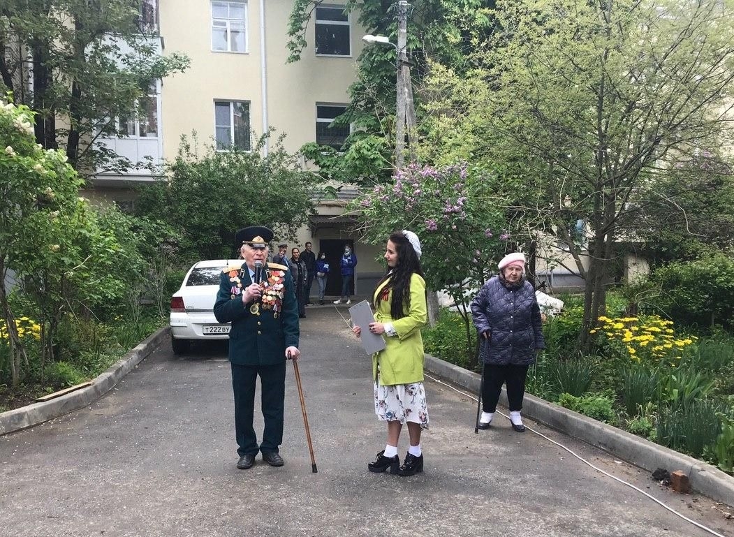 Концерты проводят в День Победы у домов ветеранов на Ставрополье