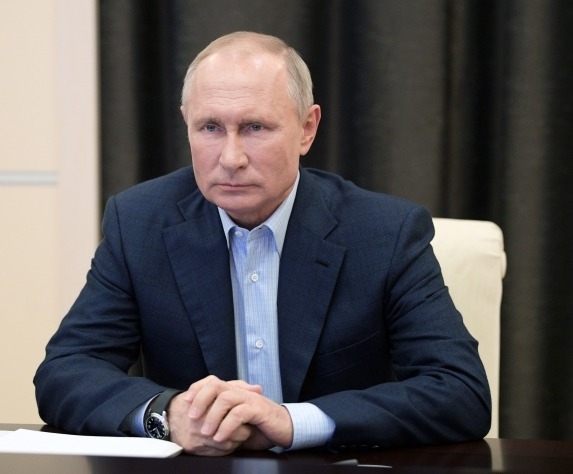 Путин: предприятия должны направлять полученные по кредиту ресурсы в первую очередь на выплату зарплат