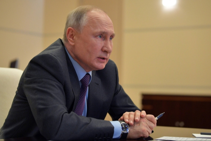 Путин поручил подготовить решения по транспортировке продукции АПК на Дальний Восток