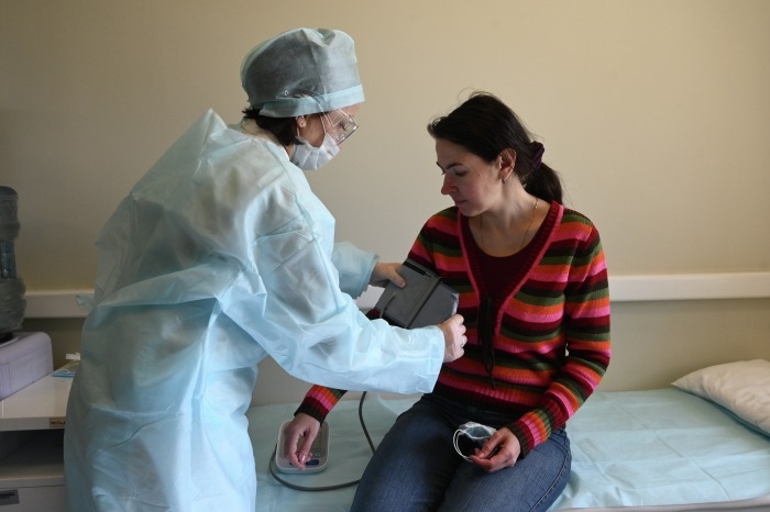 Более 1,2 тыс. алтайских медиков получили выплаты за работу с больными COVID-19