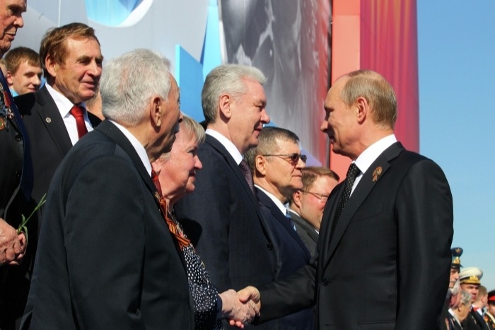 В Кремле надеются, что к Параду Победы режим ограничений в Москве скорректируют