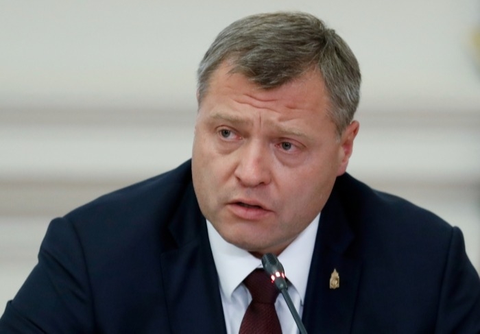 Астраханский губернатор ушел на карантин из-за контакта с больным COVID-19