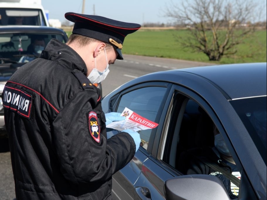 Полиция Краснодара массово изымает транзитные карантинные пропуска у нелегальных таксистов