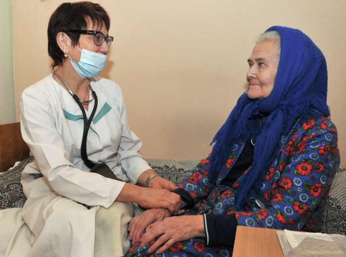 Медики в Иркутской области начнут обследовать пожилых людей на дому