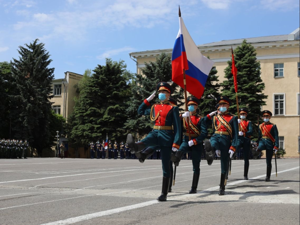 Более тысячи военнослужащих провели тренировку парада Победы в Новочеркасске 