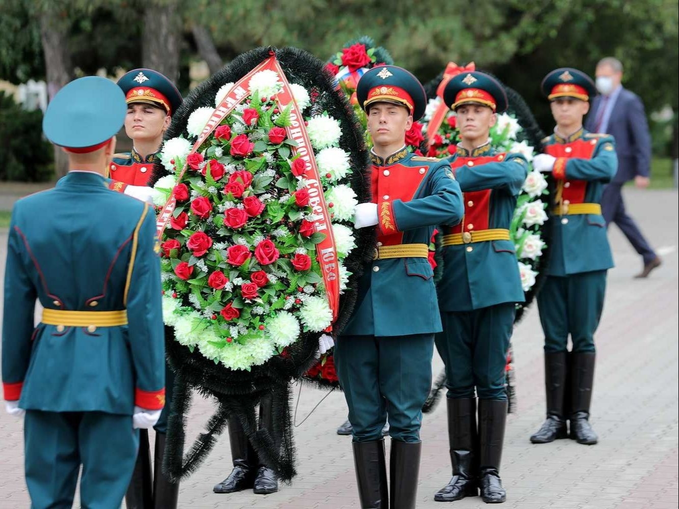 Память погибших в Великой Отечественной войне почтили в Ростовской области акциями и шествиями