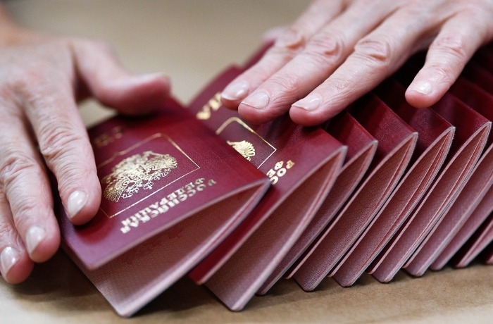Иностранцам упрощают получение гражданства РФ при наличии детей-россиян
