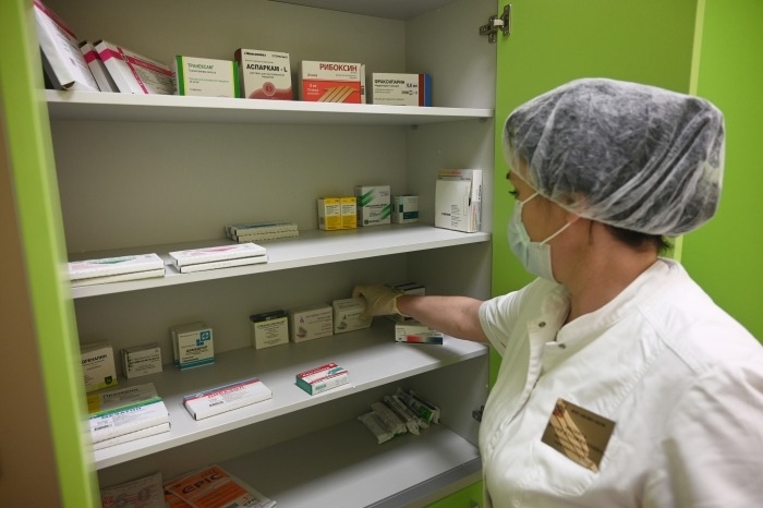 Мишустин: россиянам дадут возможность лечиться амбулаторно теми же лекарствами, что и в стационарах