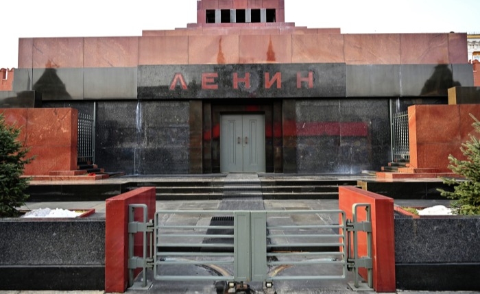В Москве с 1 июля начнут пускать посетителей в Мавзолей Ленина