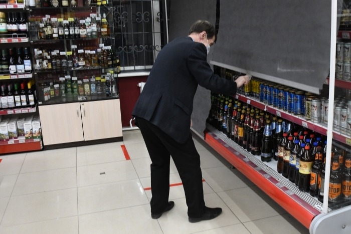 Мурашко выступает за ограничение времени продажи алкоголя с 11 до 20 часов