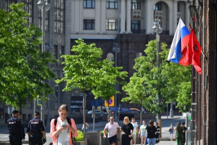 Москва с 13 июля снимает ограничения на работу парков, школ и сферы услуг