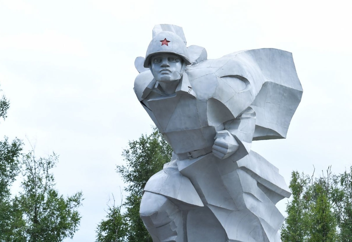 Обновленный мемориал "Барбашово поле" открыли во Владикавказе