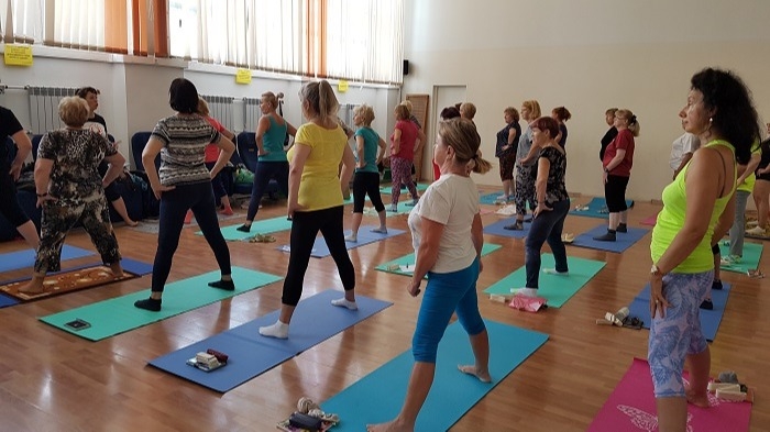 Тренеров йоги для пенсионеров обучат во Владивостоке при поддержке президентского гранта