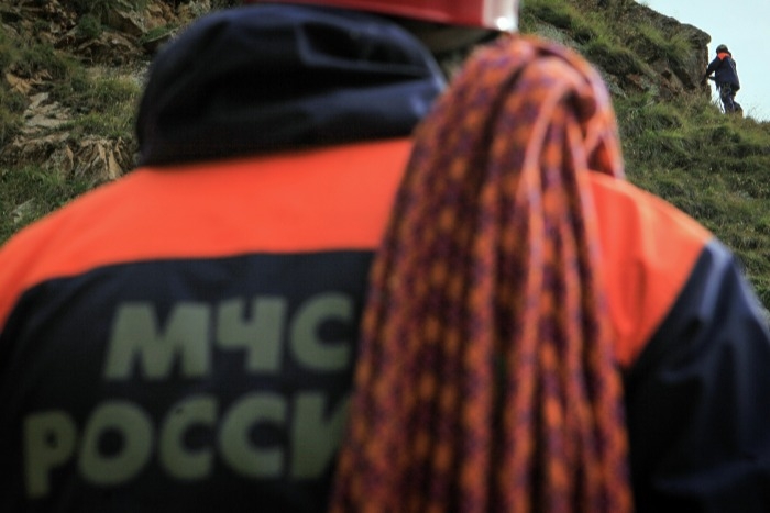 Спасатели из-за непогоды несколько дней не могут эвакуировать с камчатского вулкана туриста, у которого отказали ноги