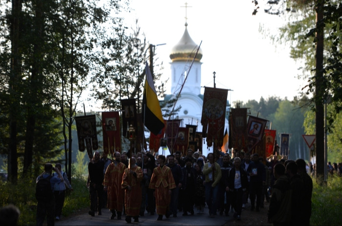 Свердловские власти призвали верующих не участвовать в крестном ходе в "Царские дни"