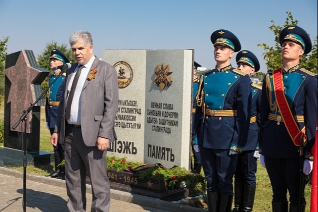 Памятная стела жителям Адыгеи, защищавшим Сталинград, открылась на Мамаевом кургане