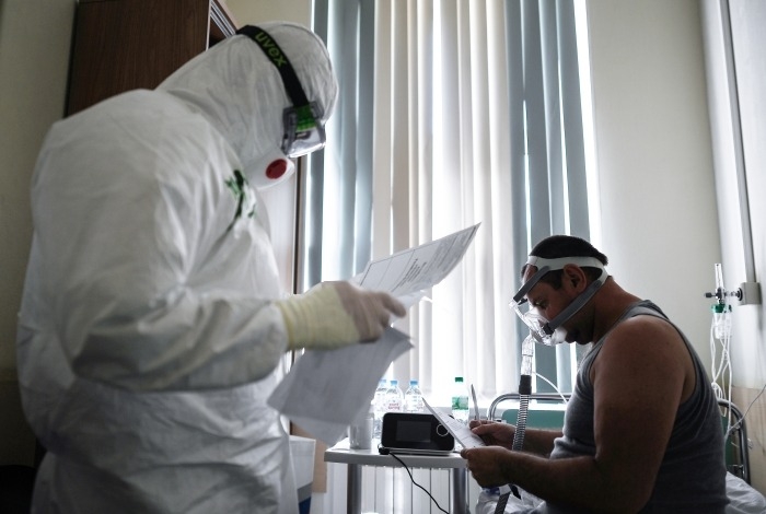 Число выявленных за сутки случаев коронавируса в Поволжье упало ниже отметки в 900 впервые с начала мая