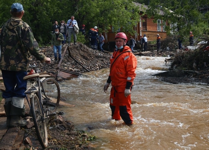 Свердловские спасатели завершили работу в пострадавших от паводка Нижних Сергах