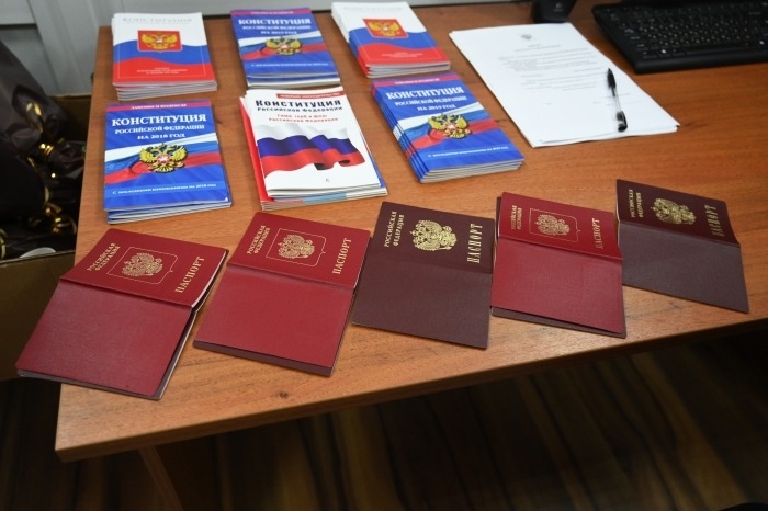 Гражданство РФ за полгода получили около 300 тыс. иностранцев