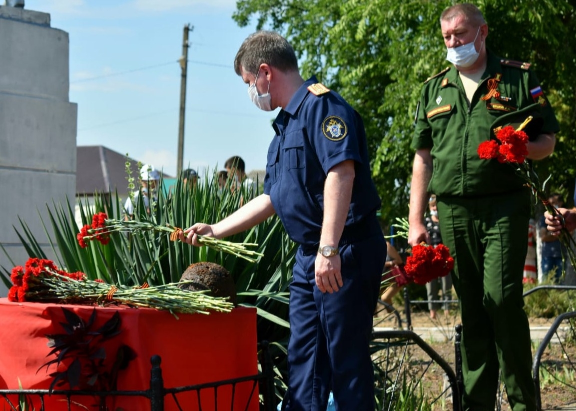 Останки павших в боях красноармейцев торжественно перезахоронили в Крымском районе Кубани