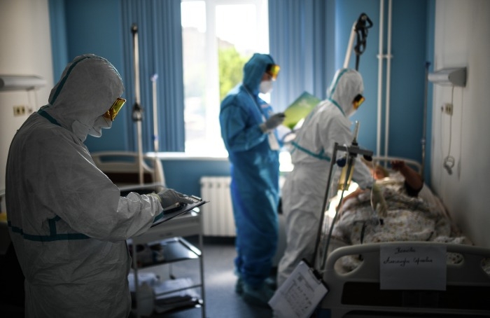 Почти 600 медиков заразились COVID-19 в Алтайском крае