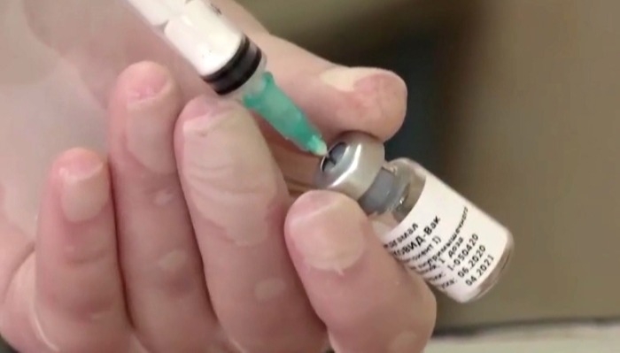 Голикова: вакцинация медиков от коронавируса начнется в конце лета
