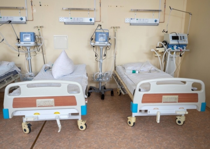 Больницы Оренбуржья и Татарстана возвращаются к обычному режиму работы