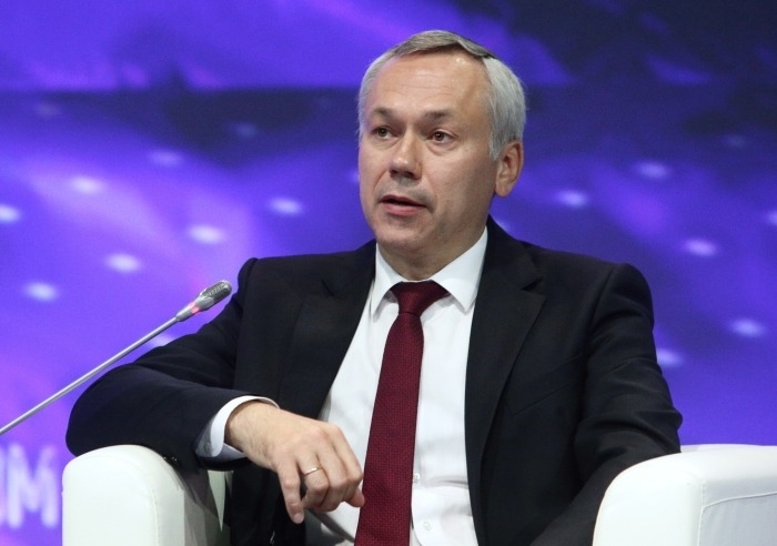 Новосибирский губернатор в минувшем году сократил доход на треть