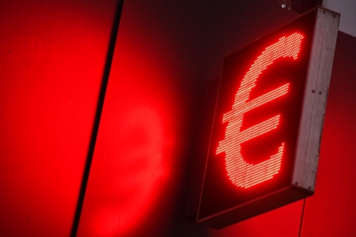Курс евро впервые с конца марта превысил 88 рублей