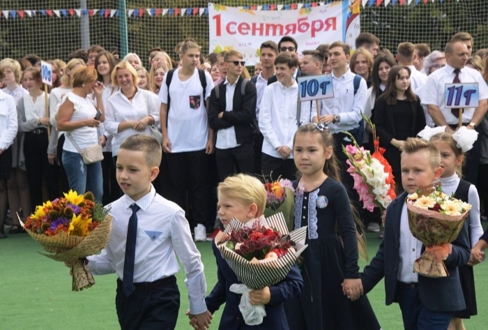 Школьные линейки в Астраханской области пройдут с ограничениями
