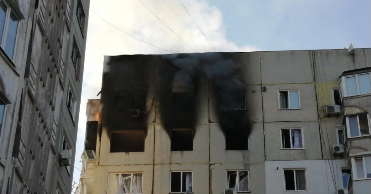 Режим ЧС введен в Керчи после взрыва с пожаром в десятиэтажке