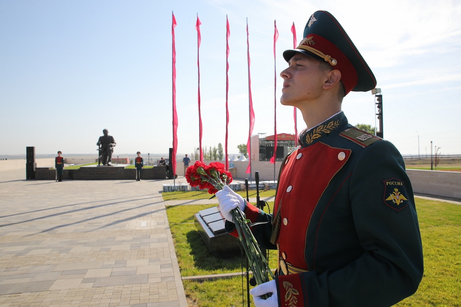 На "Самбекских высотах" торжественно захоронили останки 54 красноармейцев
