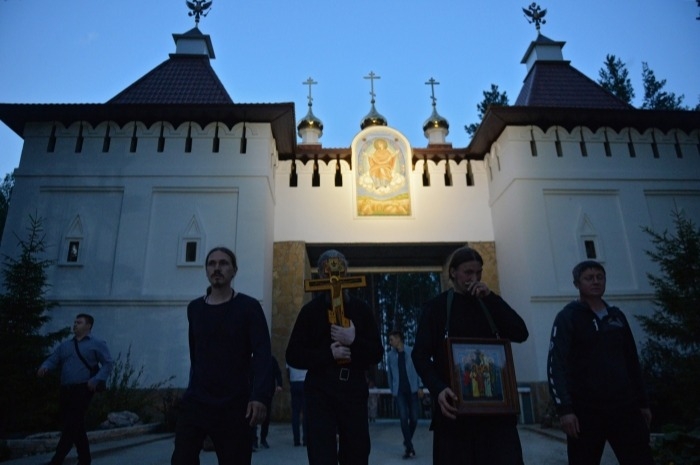 Екатеринбургская епархия просит курганских паломников воздержаться от посещения Среднеуральского монастыря